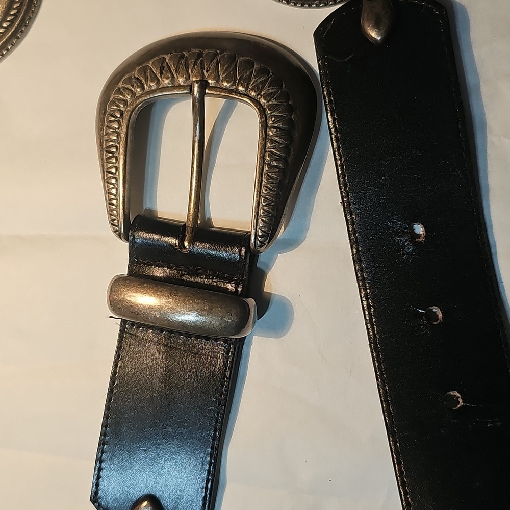 Elegant Black and Gold Women's Belt - Picture 3 of 10